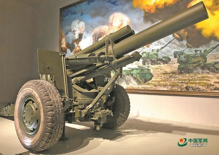 △志愿军在朝鲜战场缴获的美制M1式155毫米榴弹炮