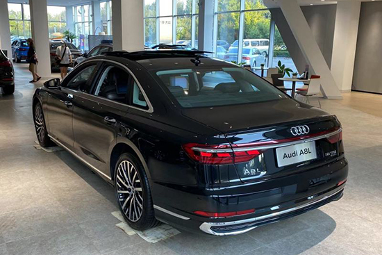 豪华气质进一步提升新款奥迪a8l实车到店
