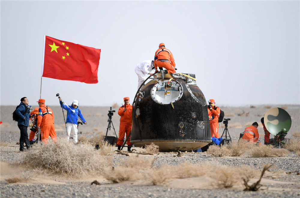 遨游九天今凯旋写在神舟十三号返回地球之日