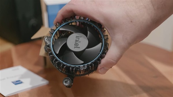 12代酷睿i5-12400测试偷跑:全新原装散热器 不超81℃