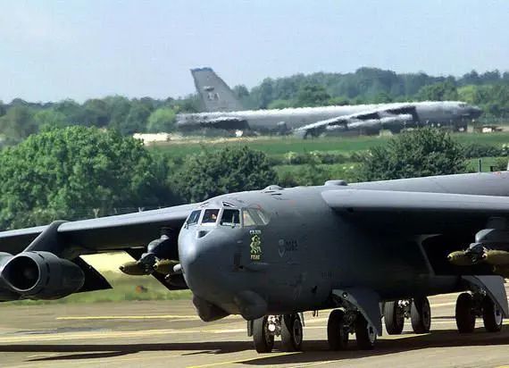 b-2,b-21這一種飛翼隱身飛機確實很強悍,實際上美軍自己對b-2轟炸機的