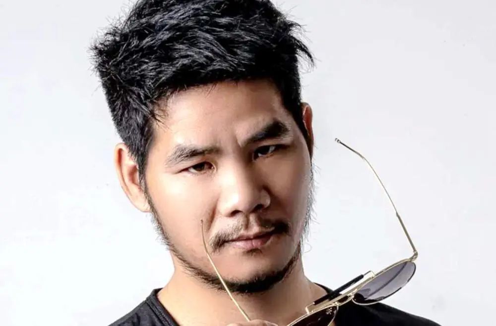 "窃格瓦拉"人气不减!酒吧演出收入十几万,当两家店老板不打工__凤凰网