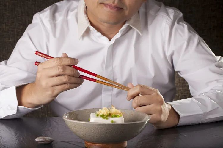 豆腐含有大量激素男人吃多变娘女人得癌告诉你真相