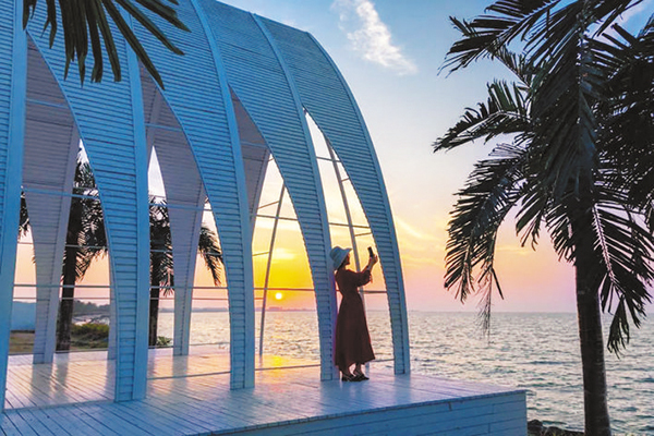 巢湖云水湾公园有着“小三亚”之称