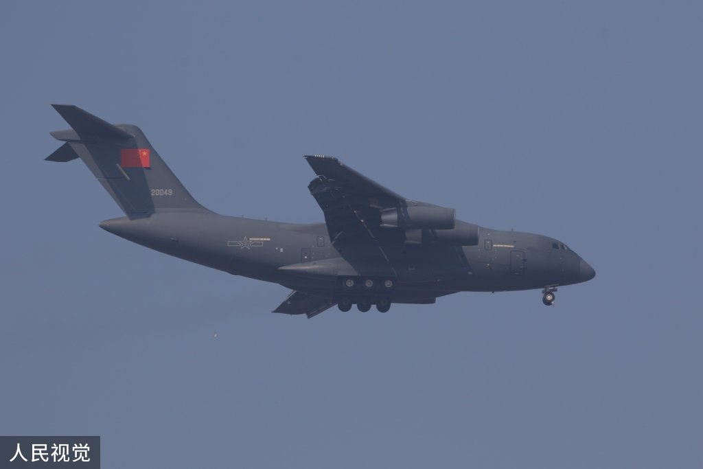 2022年9月14日，北京，空军一架运-20飞机执行赴韩国接迎第九批志愿军烈士遗骸回国任务。2015年以来，空军每年都派飞机赴韩执行接迎志愿军烈士遗骸回国任务。2020年和2021年，空军派出国产运输机运-20执飞此项任务，今年是“鲲鹏”第三次接英雄回家。