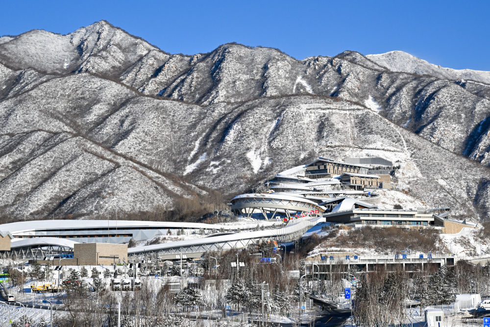2月14日，雪后的北京延庆国家雪车雪橇中心银装素裹，美不胜收。新华社记者陈益宸摄