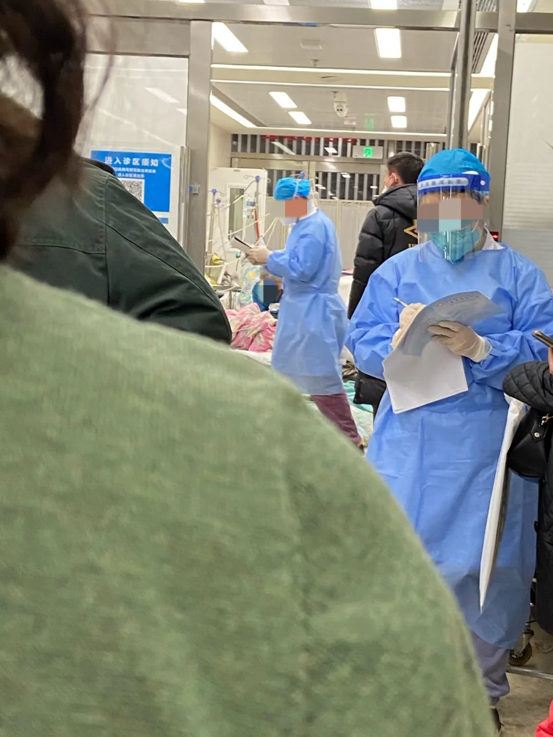 图:中日友好医院急诊抢救室(秘丛丛摄)