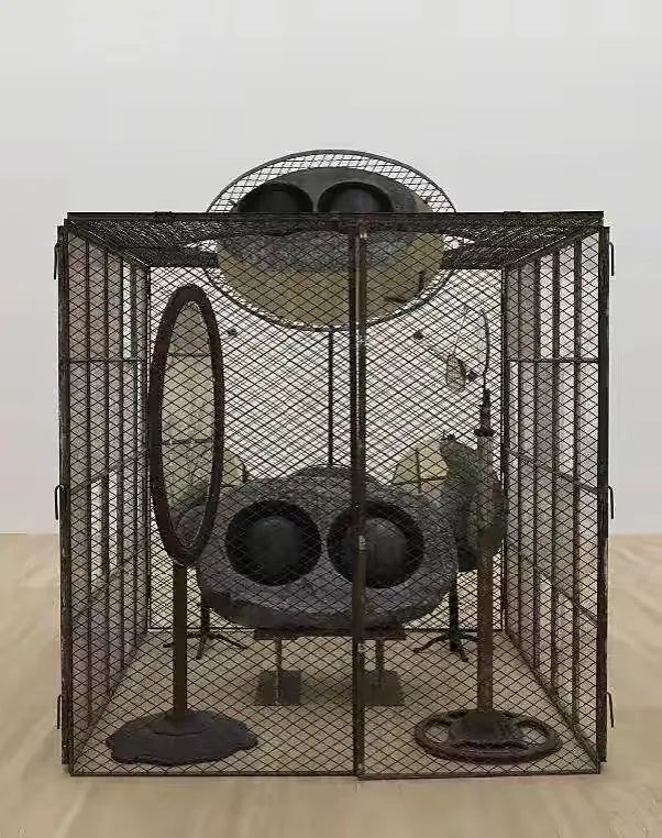 路易斯·布尔乔亚的作品。