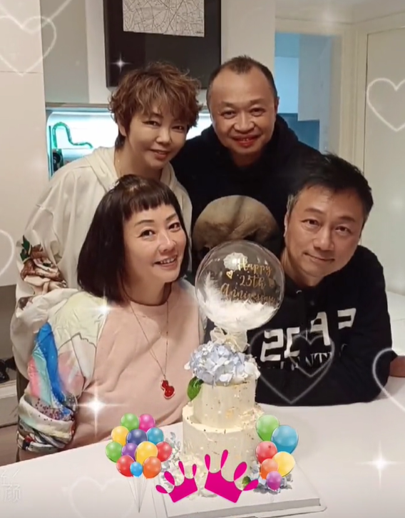 黎耀祥与妻子庆祝结婚25年 两人双手紧握切蛋糕太甜蜜_凤凰网