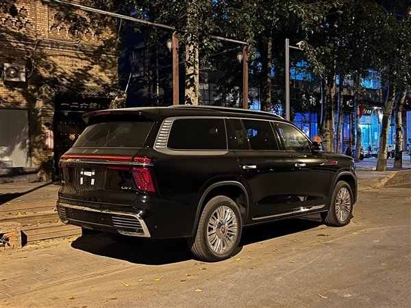 136.58万起售 红旗LS7实拍:比劳斯莱斯库里南还气派