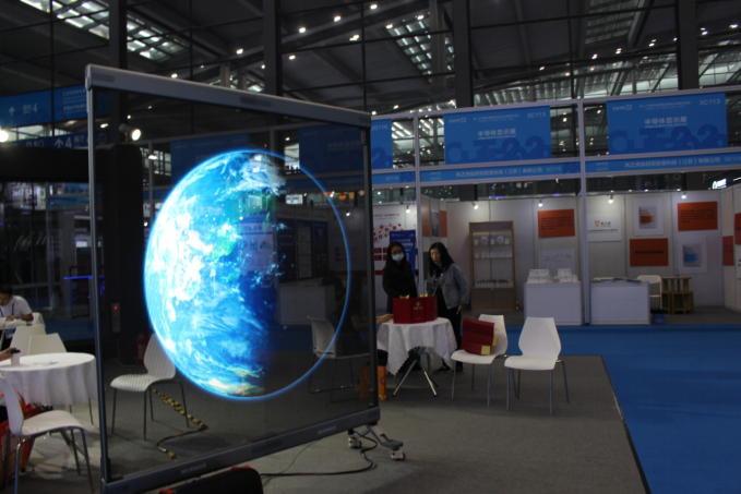 元宇宙时代，美矽微LED全息屏成透明显示行业新宠_凤凰网