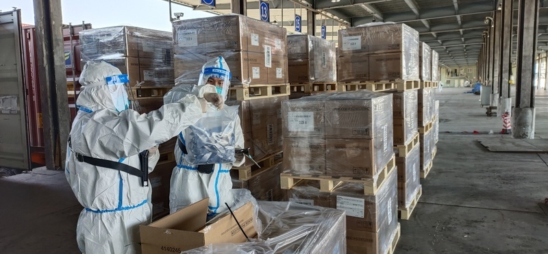 洋山特殊综保区通关查验正常运作。（供图）