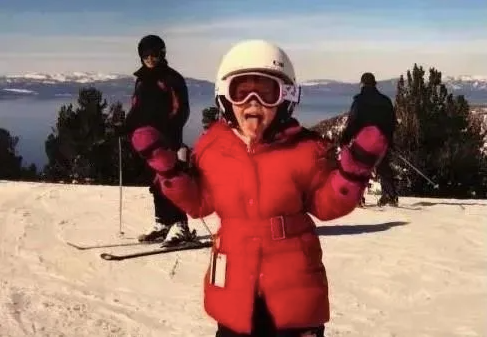 “谷三岁”在滑雪场