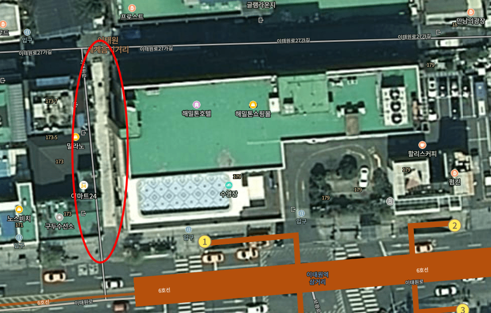 事故发生地点在哈密尔顿酒店旁边的小巷 | 图源：Naver地图