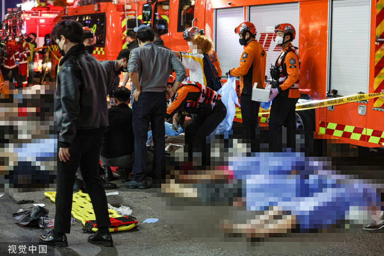10月29日，韩国梨泰院发生大规模人员伤亡事故。/视觉中国