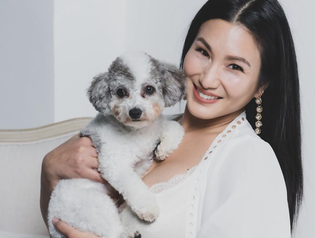 原子鏸自曝举家搬离香港,赴美照顾母亲,76岁郑佩佩被曝身体变差__凤凰