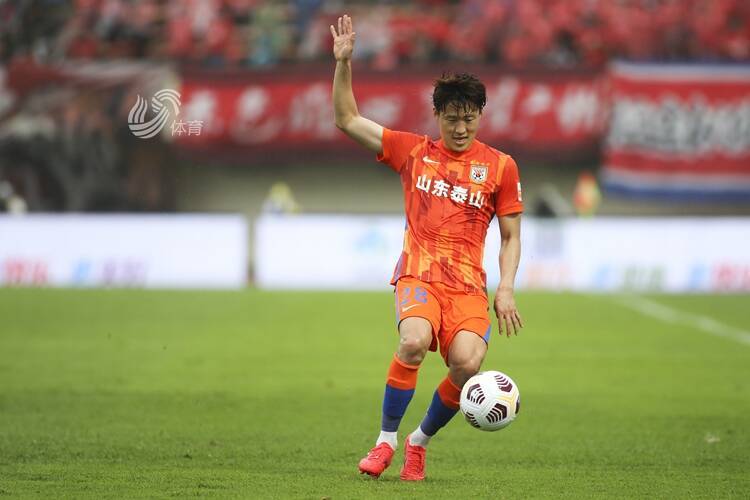 <em>孙</em><em>准</em><em>浩</em>结束集中隔离 即将回归泰山队