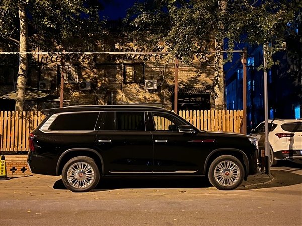 136.58万起售 红旗LS7实拍:比劳斯莱斯库里南还气派