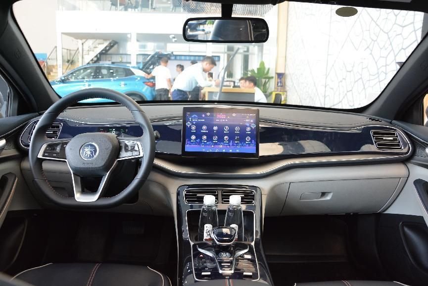 8英寸之外,其余均配备的是10.1英寸的中控屏.