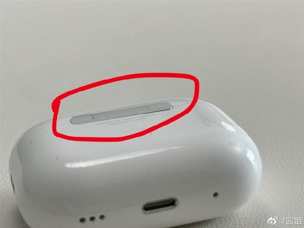 AirPodsPro 2用户反馈不止随机断连:做工还很差