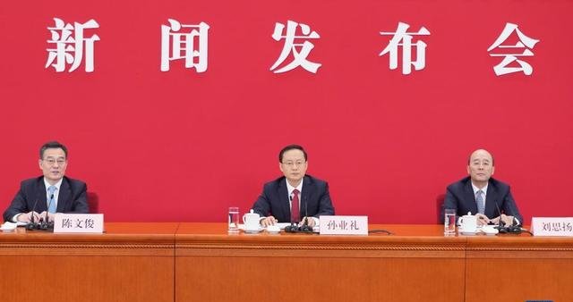 10月15日，中国共产党第二十次全国代表大会新闻发言人孙业礼在北京人民大会堂举行新闻发布会。新华社记者 才扬 摄