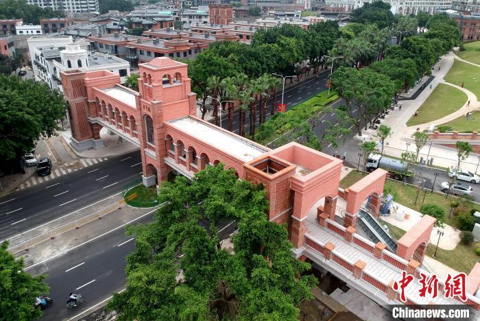 图为航拍福州青年桥。