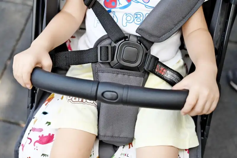 主动式安全带指的是在发生事故时可以将你牢牢的"锁在"座位上从而更加