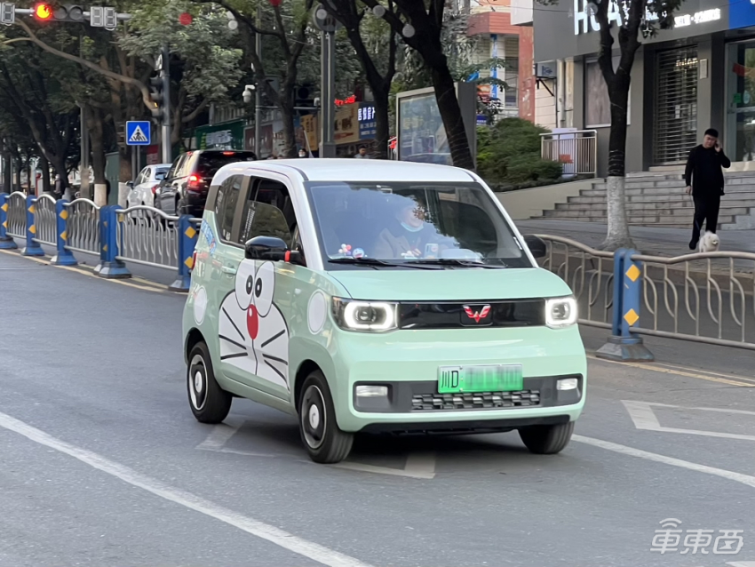 98万元起的售价能够吸引不少低速电动车用户.