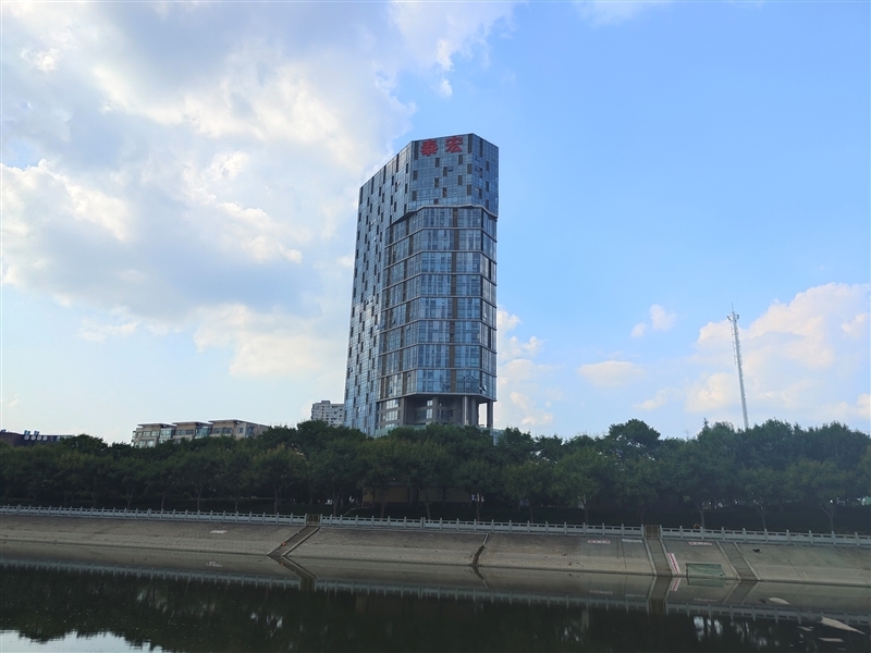 谁说轻薄没旗舰!真我GT2大师探索版首发评测:CPU、电池、快充都满分了