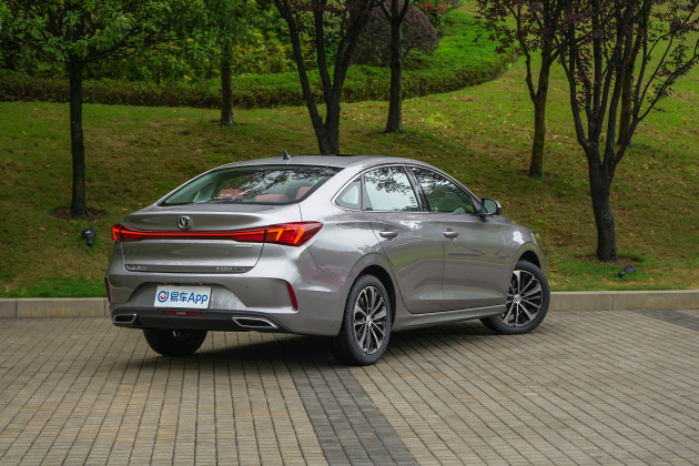 抢先试驾新款长安逸动plus外观优化换装电子挡把