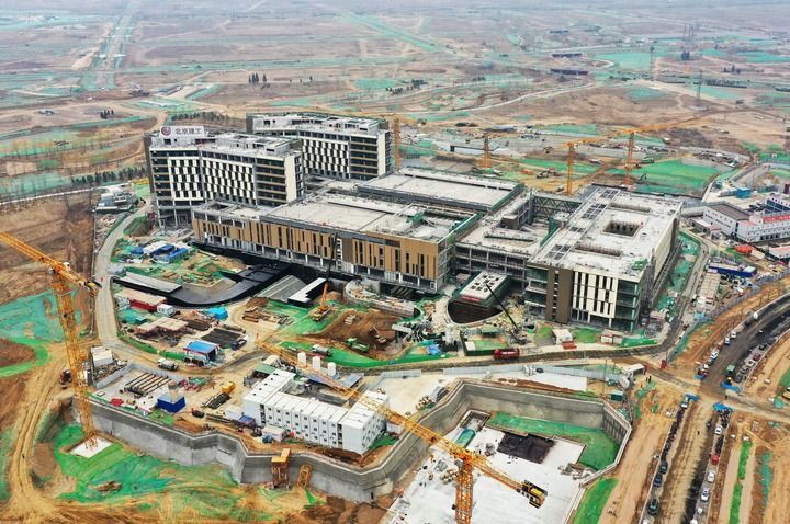 这是3月29日拍摄的雄安新区首都医科大学宣武医院雄安院区项目建设施工现场（无人机照片）。新华社记者 朱旭东 摄