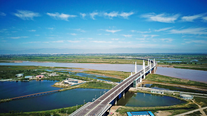 这是黄河宁夏银川段（无人机照片，2019年8月12日摄）。新华社记者 王鹏 摄
