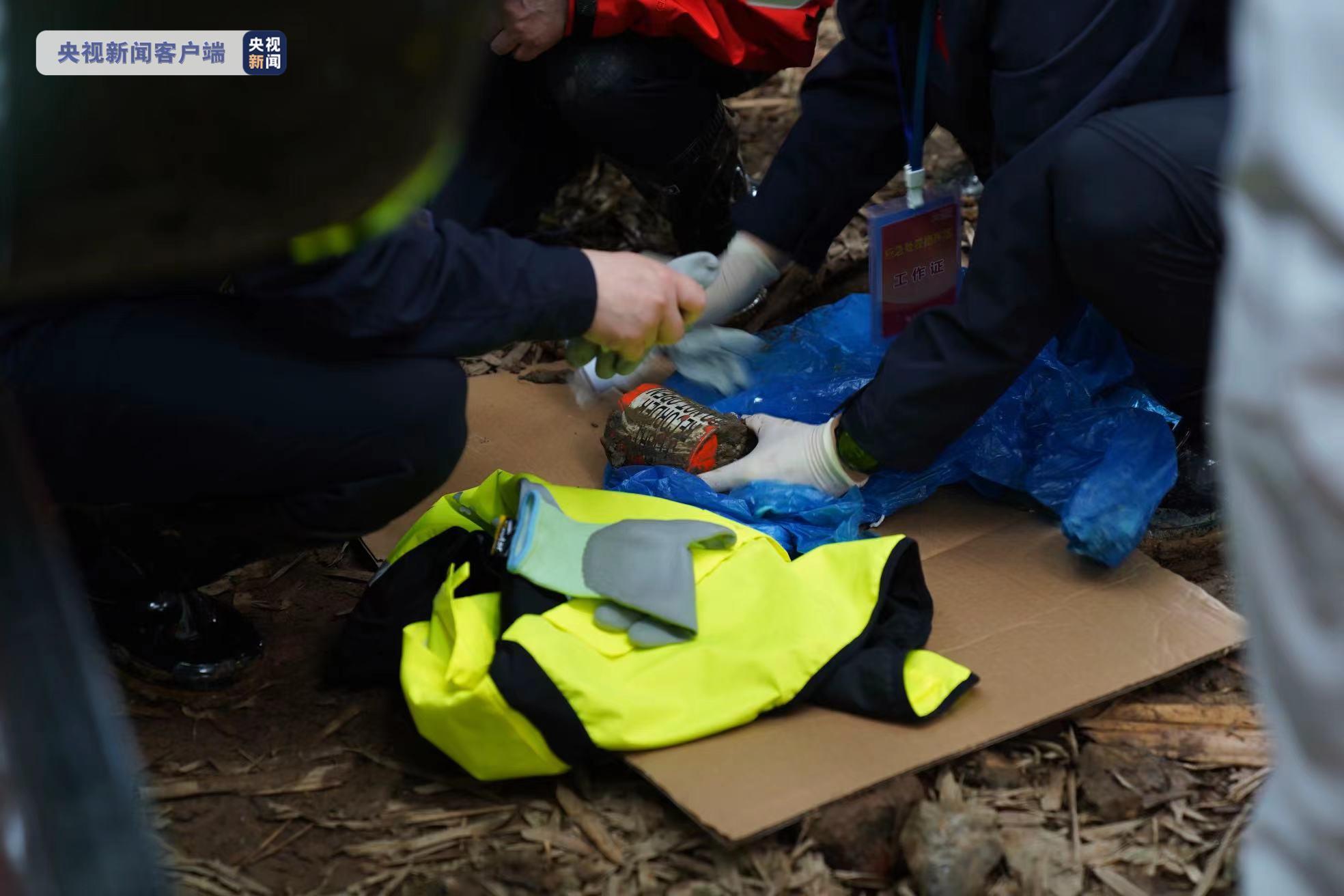 “3&middot;21”东航飞行事故丨消防人员讲述第二个黑匣子发现过程