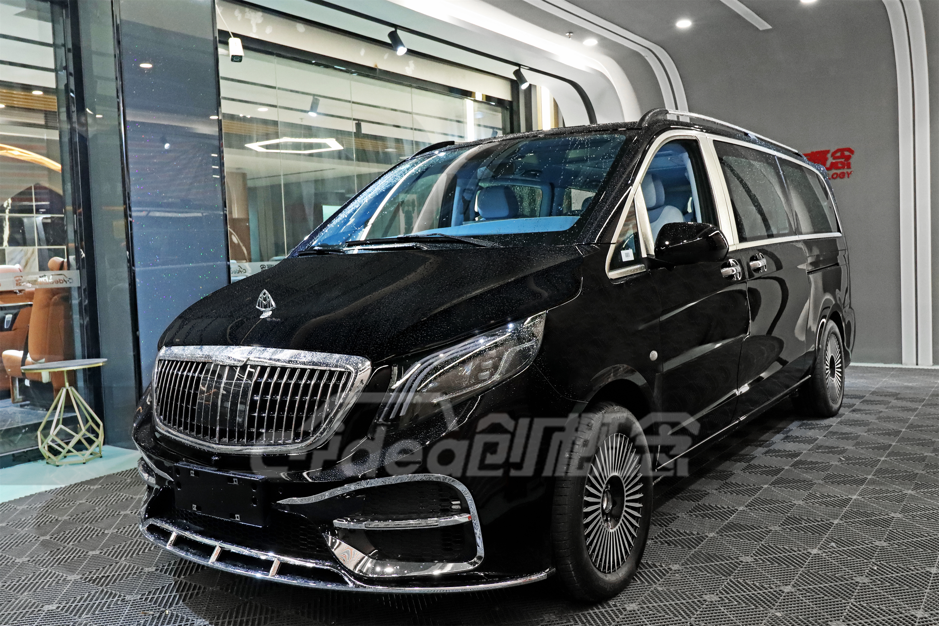 迈巴赫大包围设计奔驰威霆改装升级内饰双色真皮包裹