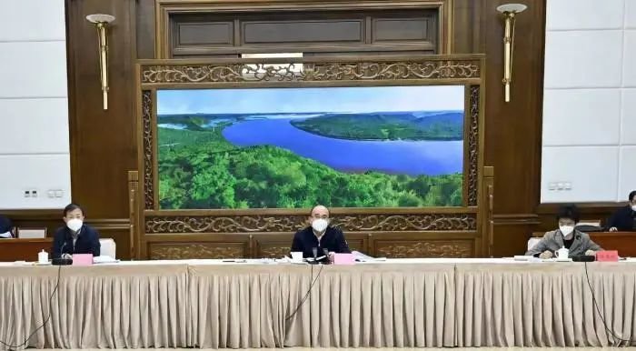 12月26日下午，黑龙江省委书记许勤主持召开领导小组暨指挥部视频会议。图片来源：黑龙江日报微信公众号