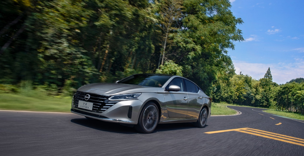 堪称换代的中期改款试驾准八代天籁