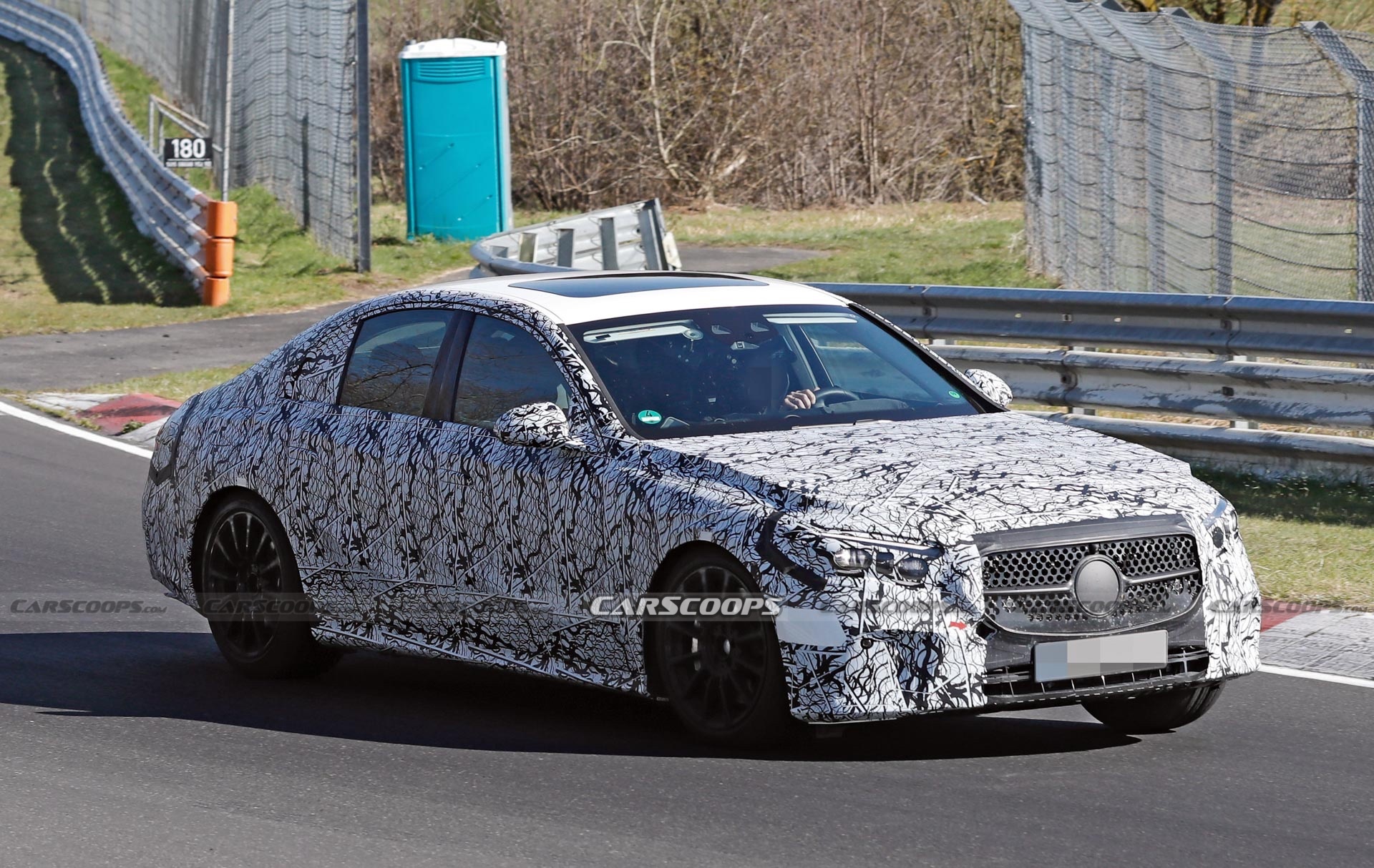 或将2023年推出全新梅赛德斯奔驰e级谍照曝光