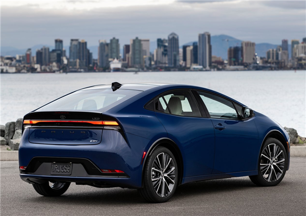 混动车鼻祖上新 全新丰田普锐斯售价公布:约19.10万元起