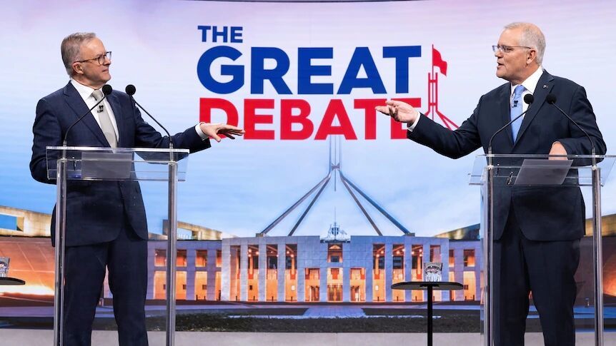 反对党工党领导人阿尔巴内塞（左）和澳总理莫里森，澳媒体将这一辩论称为“两个男人在大喊大叫” 图源：ABC