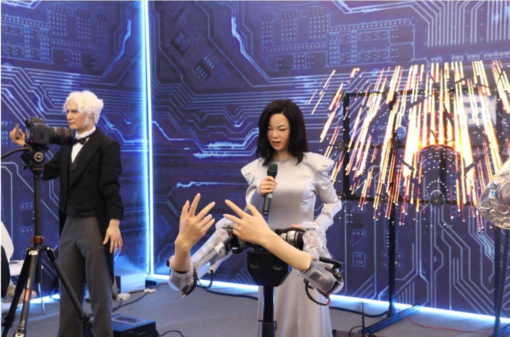 2022年8月世界机器人大会中的仿生机器人 图源：界面新闻