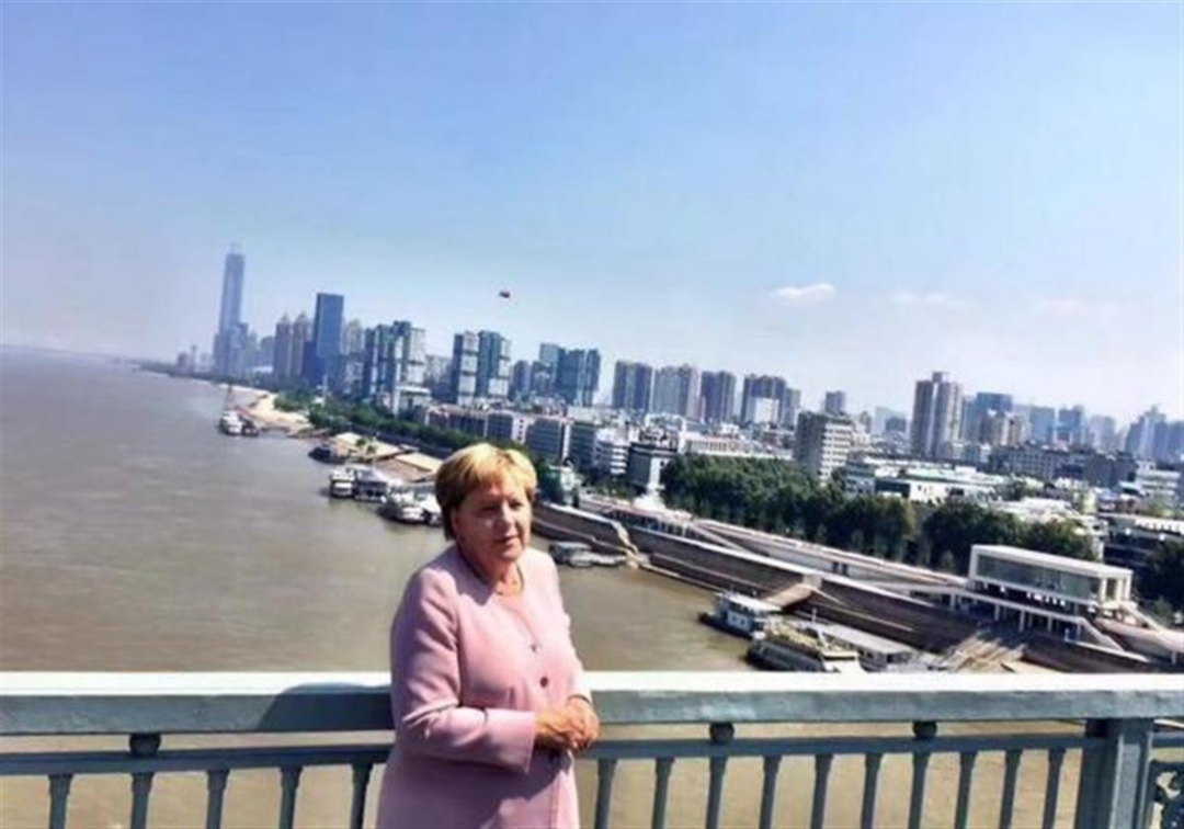 2019年9月，时任德国总理默克尔访华，在武汉参观长江大桥 图：长江新闻号