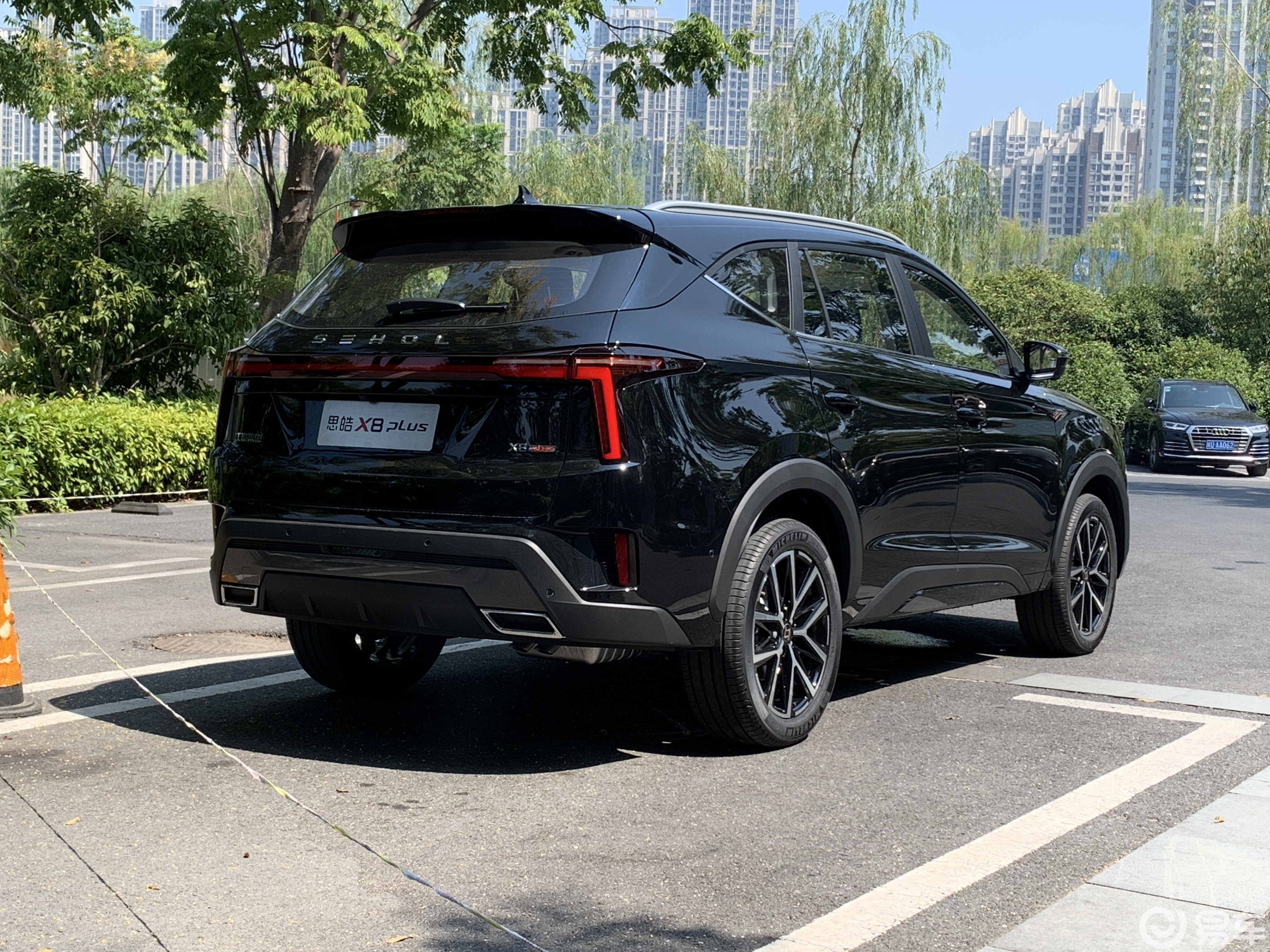 思皓x8plus实车曝光将于成都车展预售