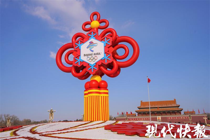 名为 "" 精彩冬奥 "",以喜庆的中国结为主景,结合冬奥会会徽以及冰雪