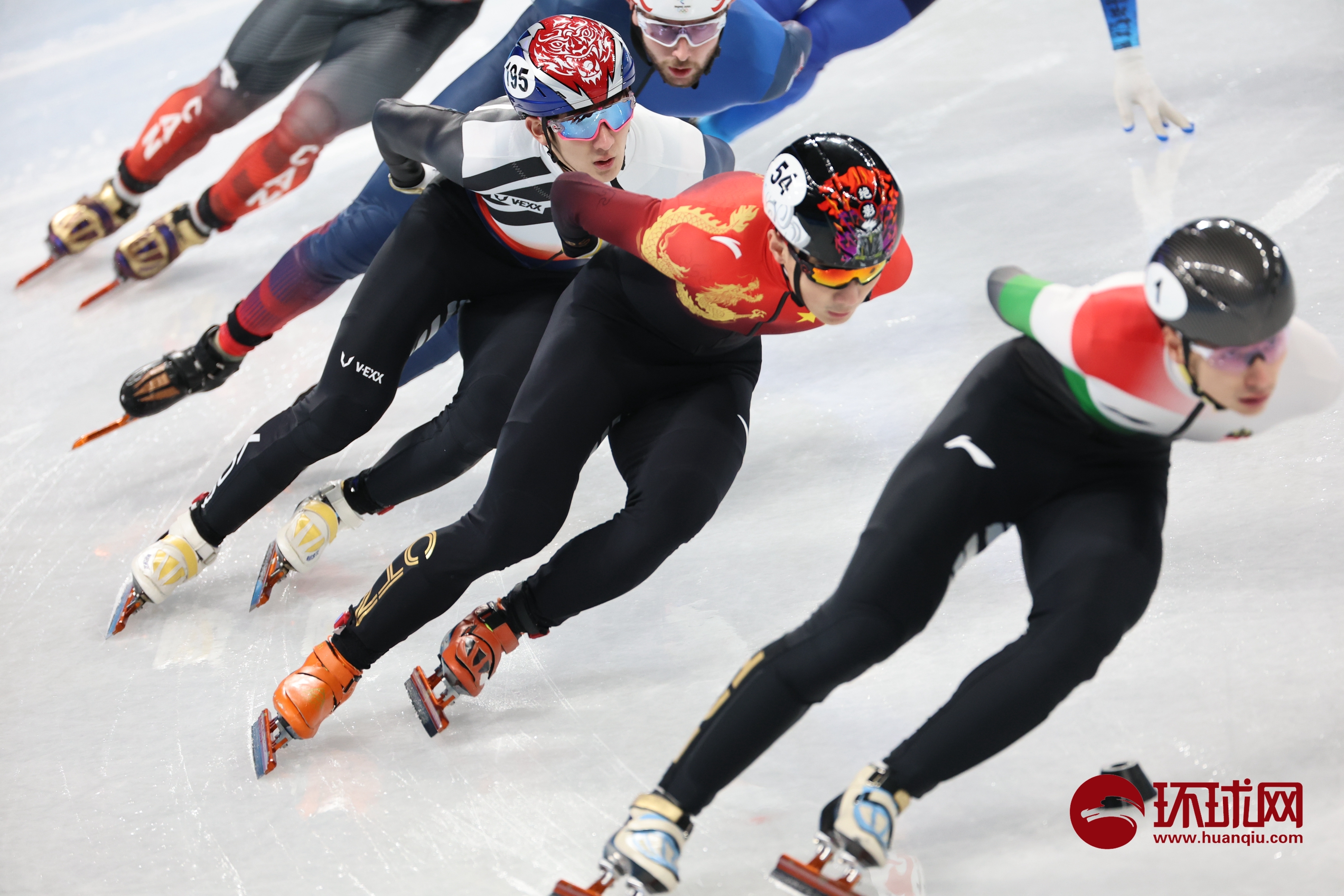 9日晚,北京冬奧短道速滑男子1500米半決賽中,中國選手任子威第3組出場