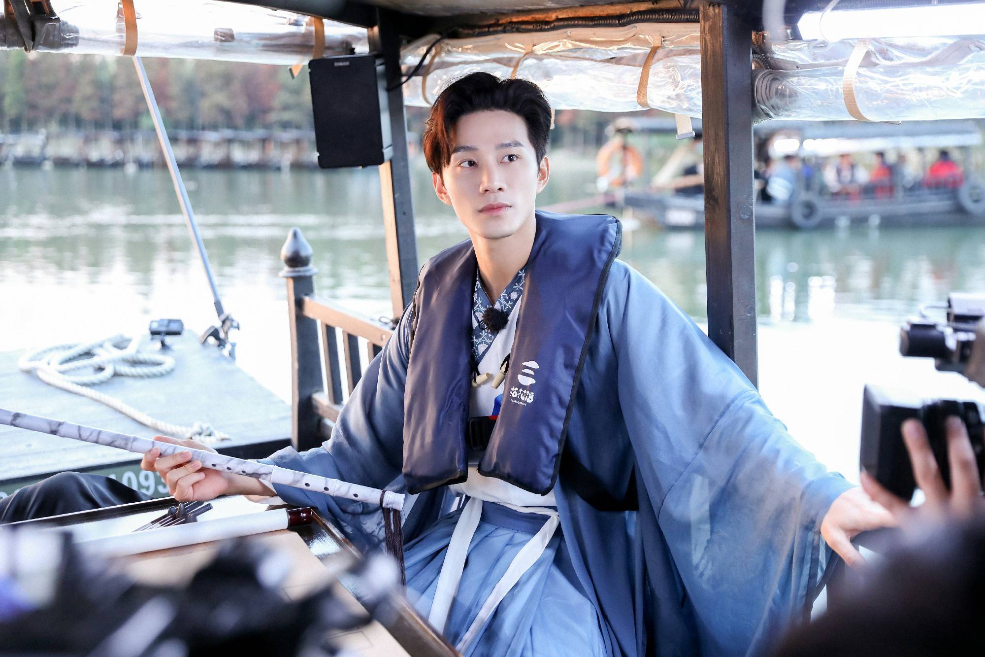 徐志贤《飞天》舞台科技感十足 唱跳俱佳获好评 __凤凰网