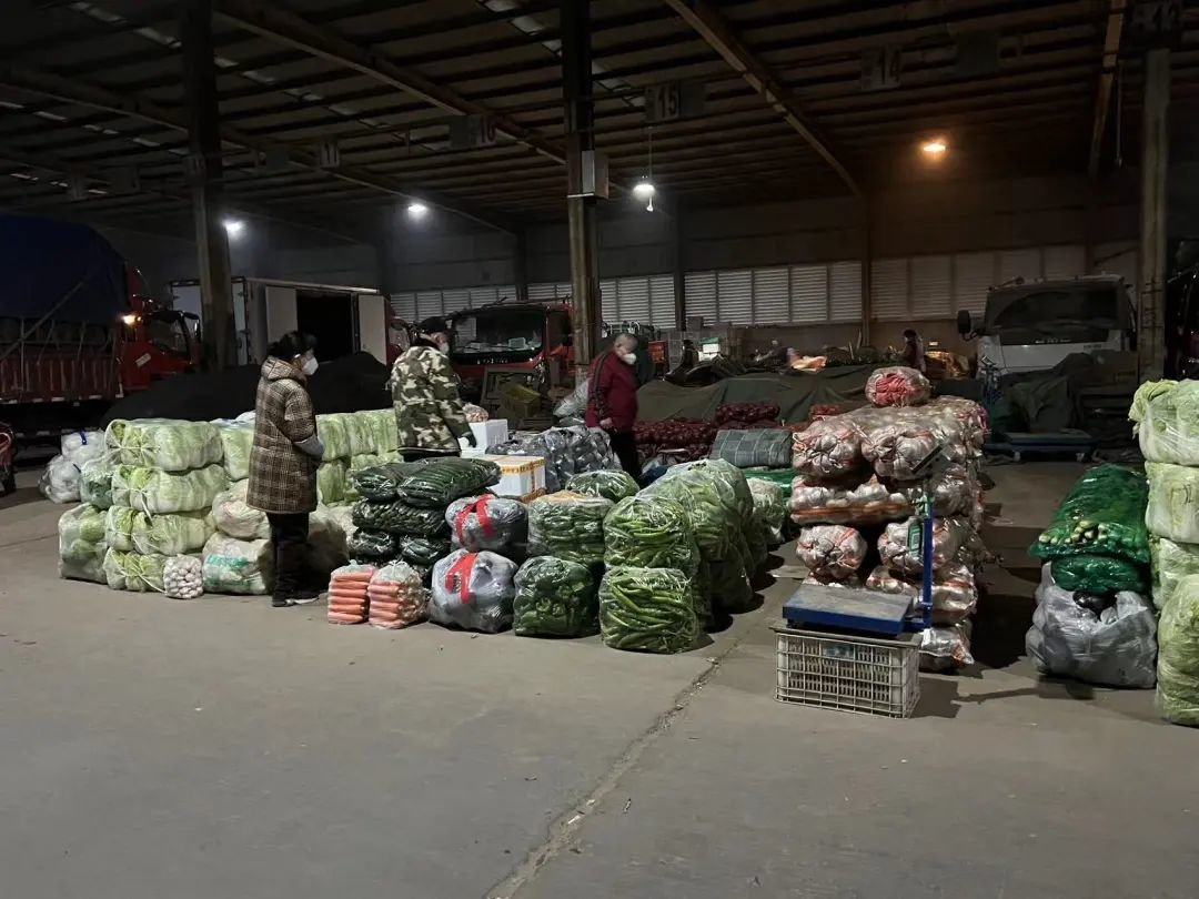 放心,管够!记者夜访北京各区“菜篮子”:供应充足,营业时间不变!