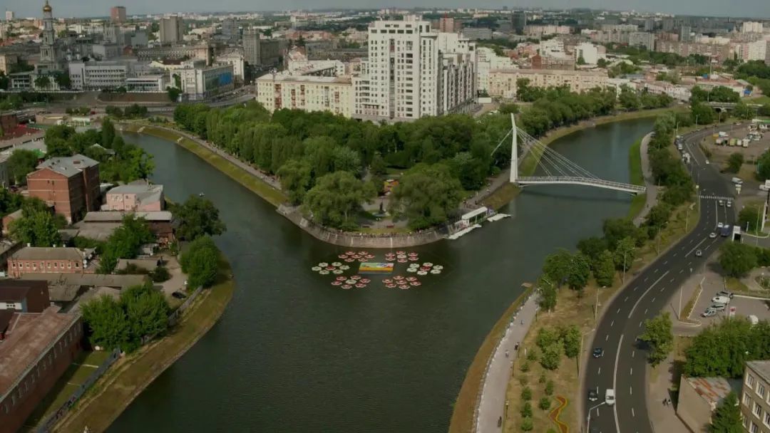 一张 Lopan-Kharkiv 河支流的老照片,可以看到哈尔科夫富有层次感的城市结构