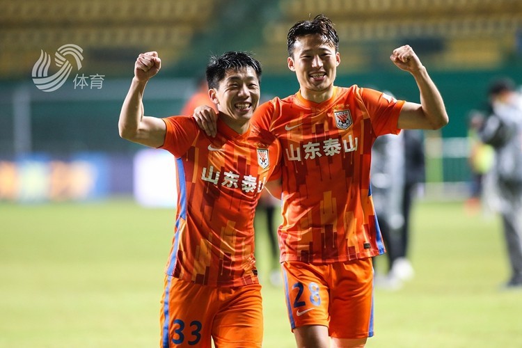 <em>孙</em><em>准</em><em>浩</em>点赞郑铮与金敬道，坦言渴望获得中超MVP
