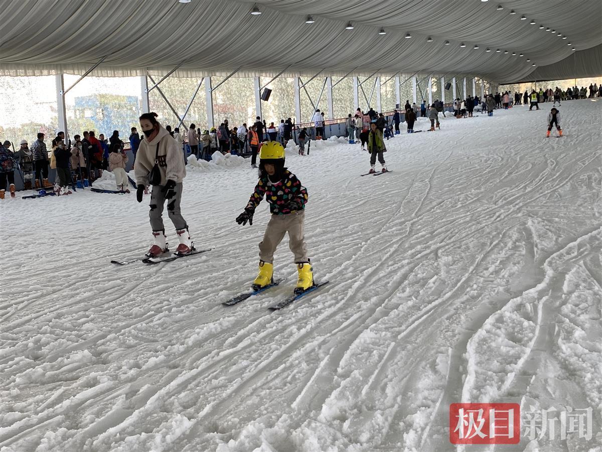 北京冬奧點燃冰雪運動熱情武漢趣谷滑雪場加開夜場