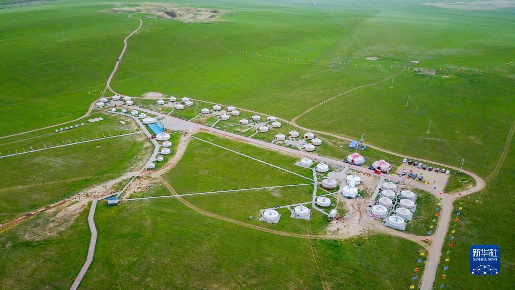 这是内蒙古锡林郭勒盟宝力根苏木的一处那达慕会场（2017年7月21日摄，无人机照片）。新华社记者 连振 摄